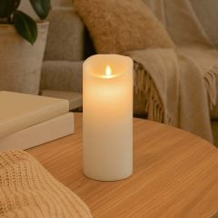 LED-XL-Stumpenkerze mit Flammeneffekt und Fernbedienung, weiß, Ø10 cm, 22,5 cm hoch, Timer, echtes Stearin