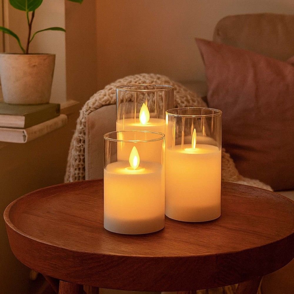 LED-Stumpenkerzen-Set im Glas mit wippender Flamme, 3 Stk. - Timer und Fernbedienung inklusive - echtes Stearin - 10/12,5/15 cm