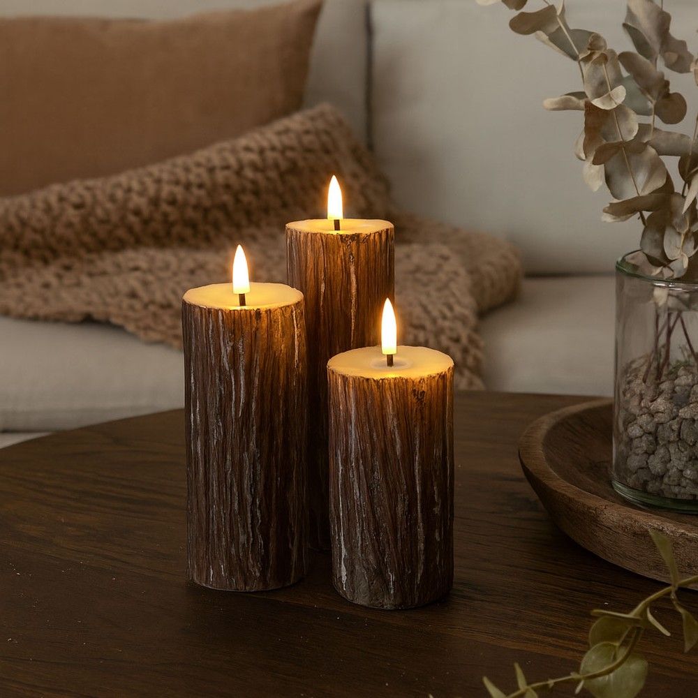LED-Stumpenkerzen-Set in Holzoptik mit geschmolzenem Look und Flammeneffekt - Ø5,5 cm, 10/12,5/15 cm hoch - inkl. Fernbedienung