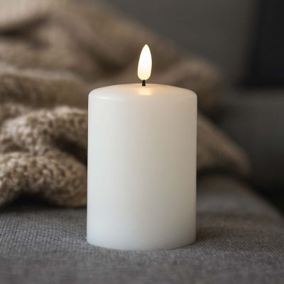 LED-Stumpenkerze mit geschmolzenem Look und Flammeneffekt, 10 cm hoch, Ø7,5 cm, echtes Stearin