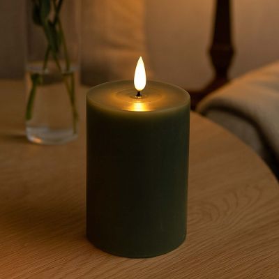 LED-Stumpenkerze mit geschmolzenem Look und Flammeneffekt, 10 cm hoch, echtes Stearin, tiefgrün