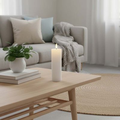 LED-Stumpenkerze mit Flammeneffekt, Weiß, 15 cm, Timer - Echtes Stearin, Ø5 cm