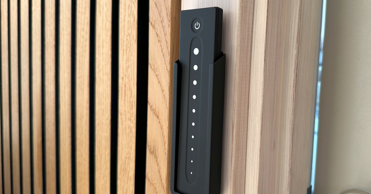 Dimmer und Fernbedienung für LED-Licht in Akustikpaneelen