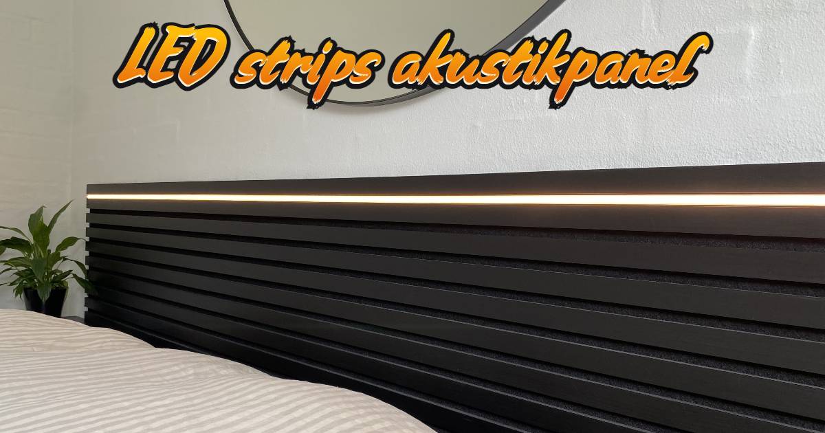 Akustikpaneel mit LED-Streifen im schwarzen Aluprofil zwischen den Lamellen